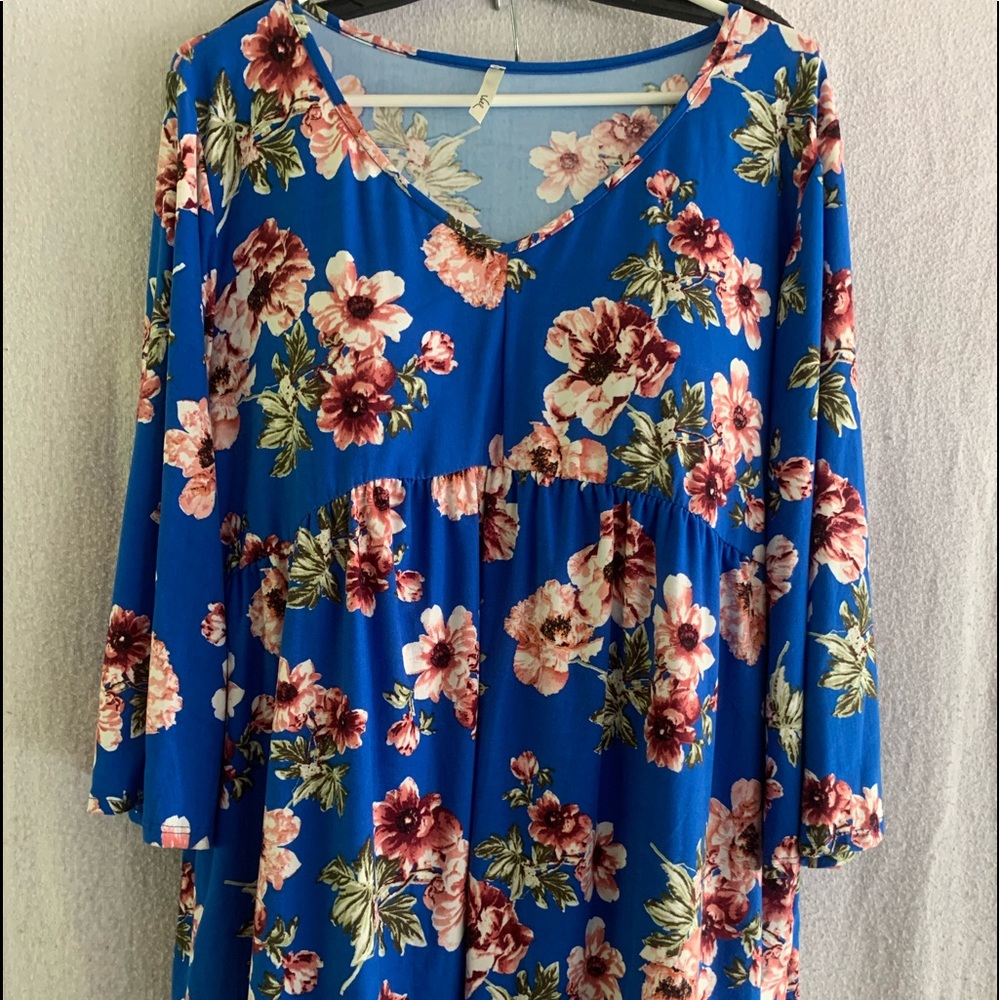 Soft floral v-neck blouse